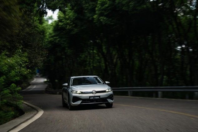 全新一代速腾L获评第六届《汽车风云盛典》“风云2025健康汽车”