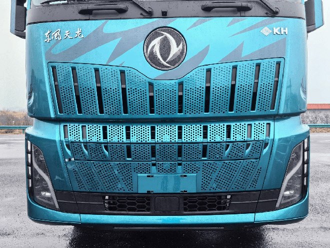 400卡友抢先试驾东风天龙KH