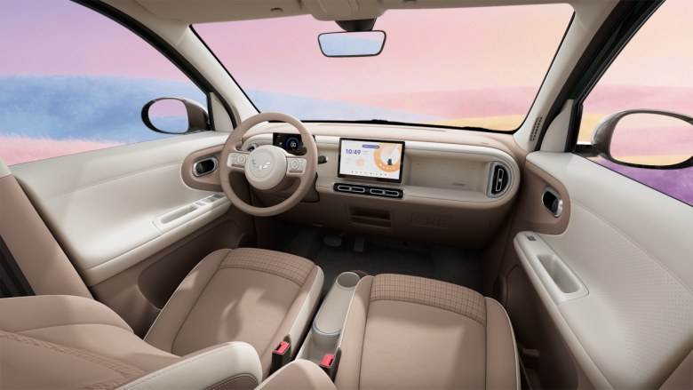 潮玩基因拉满！第五代宏光MINIEV内饰首曝