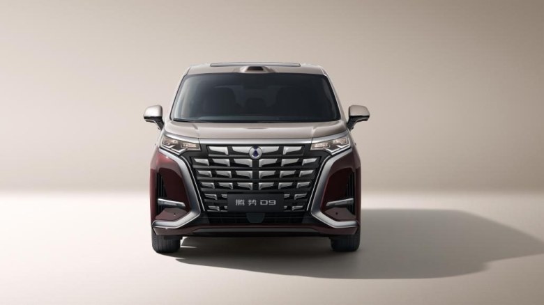 第二代腾势D9正式官宣，搭载第二代刀片电池，纯电续航高达800km