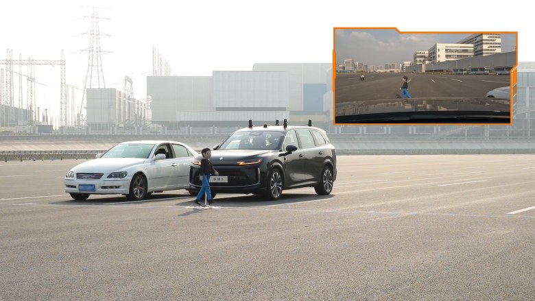 五星之上再封神！华境S硬核通关C-NCAP，安全实力拉满