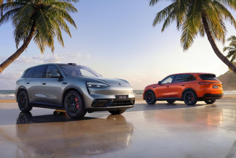 告别“非黑即白”！问界M6内饰官图首曝