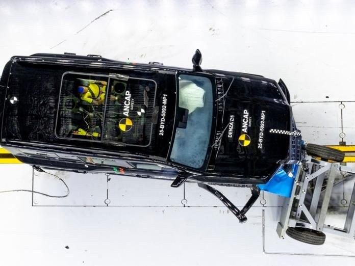 方程豹豹5澳洲安全测试翻车？不，是测试车被它翻掉了