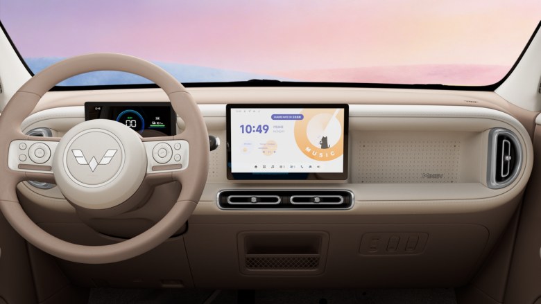 潮玩基因拉满！第五代宏光MINIEV内饰首曝