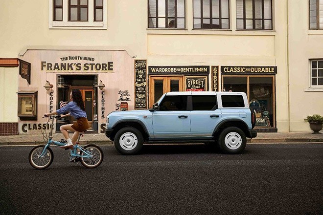 福特烈马1966知更鸟蓝撞色美学