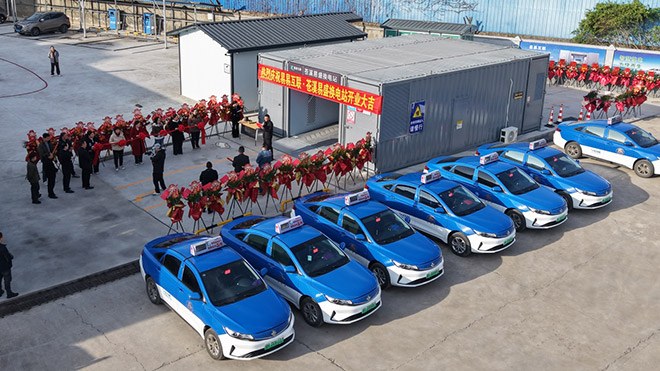 川北出租车“极速换电”新模式再普及 易易互联苍溪首座换电站投运