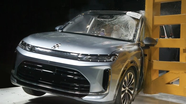 五星之上再封神！华境S硬核通关C-NCAP，安全实力拉满