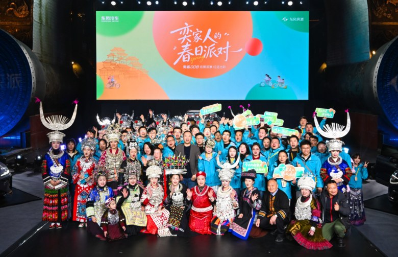 逆势三连涨！奕派科技跑赢大盘的“三张牌”