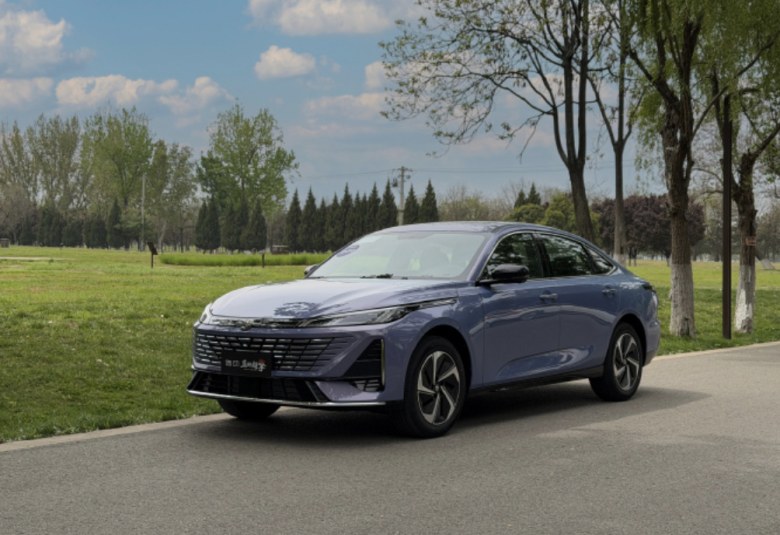 实开油耗干到1.6L！长安蓝鲸超擎混动：我不玩虚的