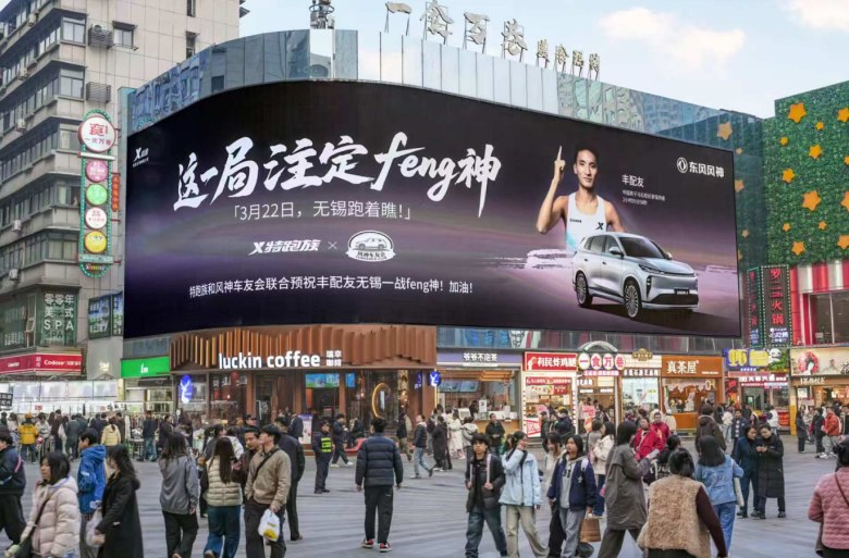 逆势三连涨！奕派科技跑赢大盘的“三张牌”