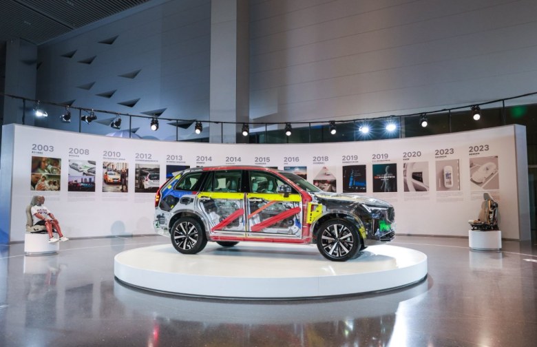 25万级插混SUV,卷价格不稀奇,卷“安全冗余”才是真狠人!
