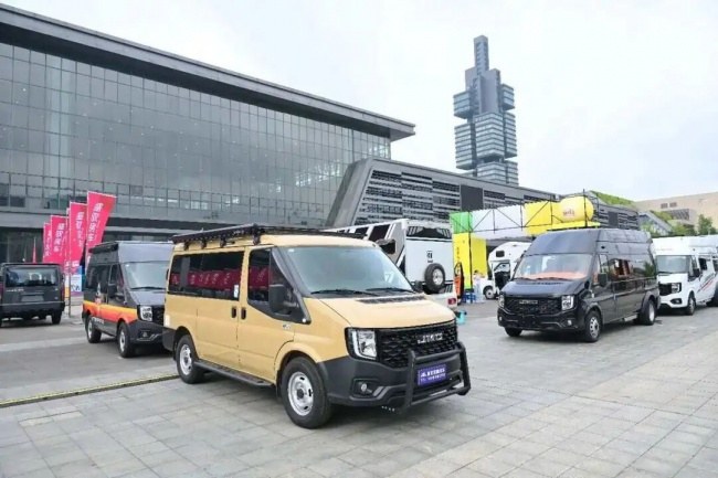 江铃福特轻客的旅居实力 藏在底盘里