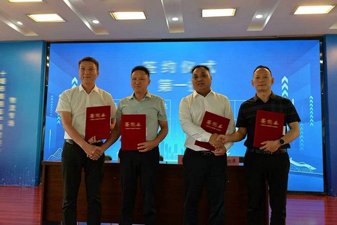 东风商用车十堰物流产销对接会现场签约130 台
