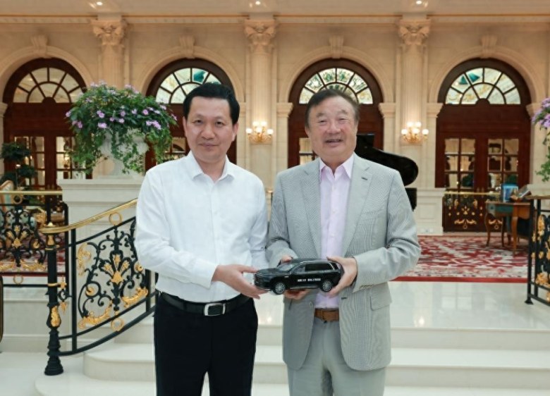 任正非同框冯长军！奕境X9上市前夜，东风华为释放重磅信号